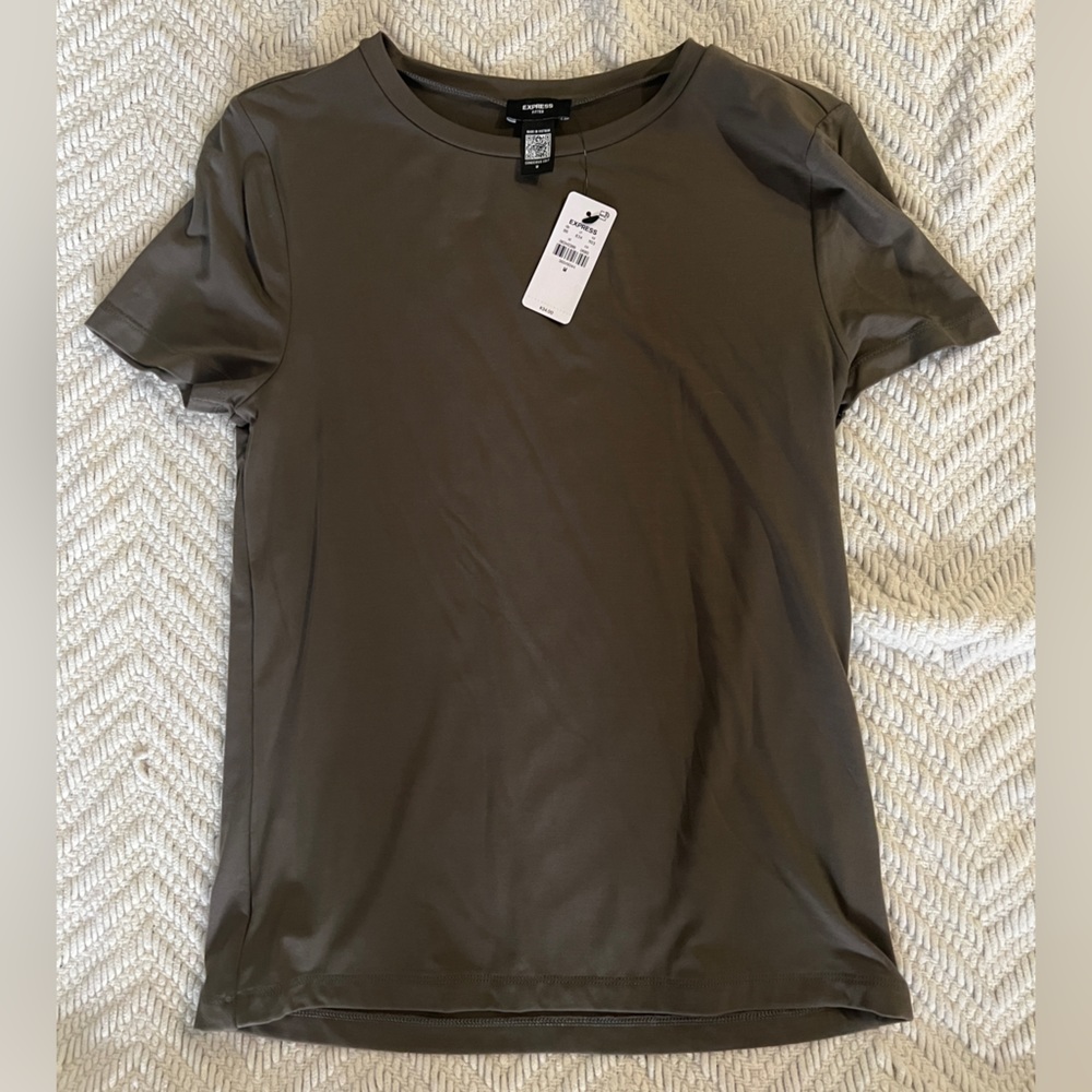 Express Clothing/ Basic tee/ Fitted